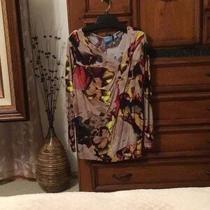 Size extra large, new with tags, simply vera vera Wang top.